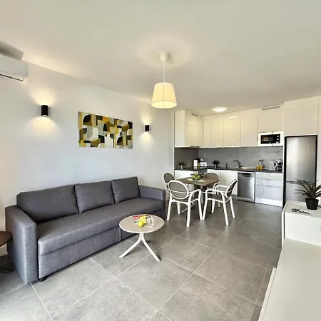 Paulmarie Stunning View 阿德耶